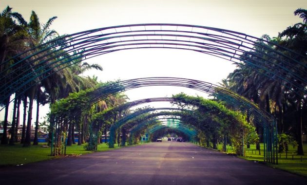 piknik bersama keluarga ke taman bunga wiladatika cibubur