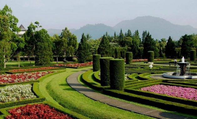 Piknik Bersama Keluarga ke Taman Bunga Wiladatika Cibubur
