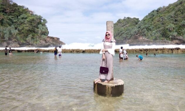 potret indahnya pantai batu bengkung lokasi di malang dan berapa harga tiket masuknya?