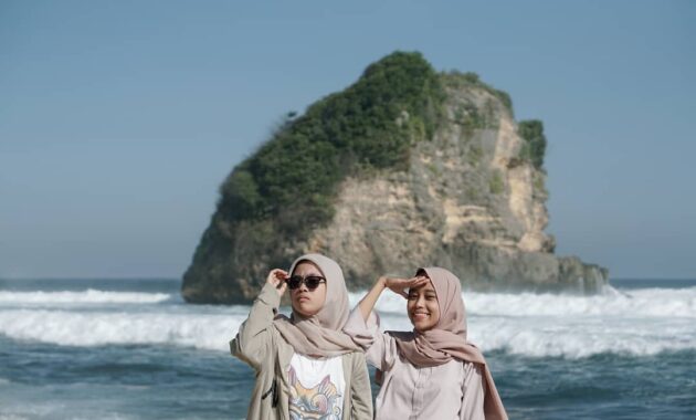 potret indahnya pantai batu bengkung lokasi di malang dan berapa harga tiket masuknya?