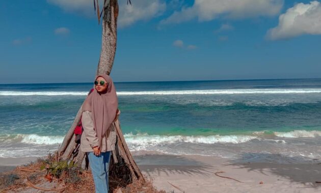 potret indahnya pantai batu bengkung lokasi di malang dan berapa harga tiket masuknya?