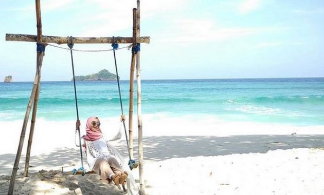 potret keindahan pantai sendiki malang, 8 alasan kuat harus masuk di travel list!
