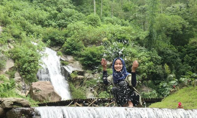 potret keseruan berendam di coban putri, air terjun tercantik di batu, Harga Tiket Masuk, Jalan Menuju Lokasi, Fasilitas, Spot Foto Instagramable, Keistimewaan Coban Putri