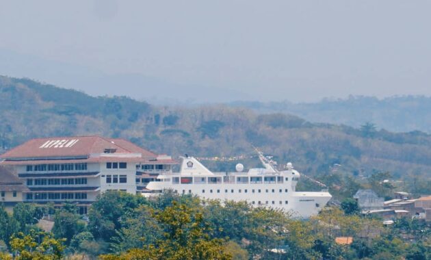 potret megahnya masjid kapal akpelni, destinasi wisata baru di semarang, Harga Tiket Masuk, Jalan Menuju Lokasi, Fasilitas , Sekilas Masjid Kapal Akpelni, Daya Tarik Wisata