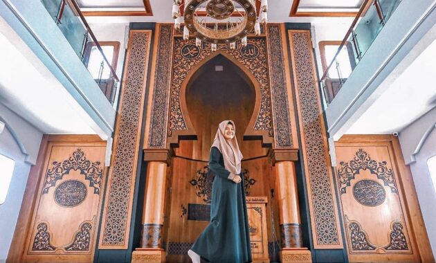 potret megahnya masjid kapal akpelni, destinasi wisata baru di semarang, Harga Tiket Masuk, Jalan Menuju Lokasi, Fasilitas , Sekilas Masjid Kapal Akpelni, Daya Tarik Wisata