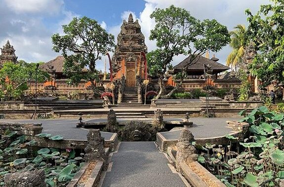 pura taman saraswati atau ubud water palace bali, Memiliki History, Keindahan Potensi, Lokasi Dimana, Jam Buka, Harga Tiket Masuk