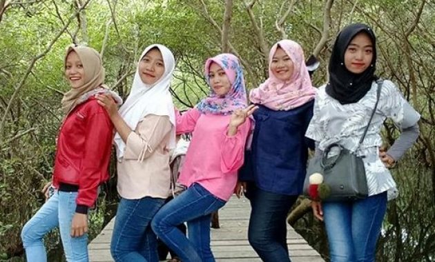 ragam keindahan dan kisah pantai glagah wangi di pesisir demak, berapa harga tiket masuknya?, Rute Menuju Lokasi, Tak Ada Biaya Tiket Masuk, Kisah Mistis, Sisi Lain Pantai