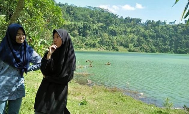 ranu bedali, wisata indah yang belum terkenal milik kota lumajang