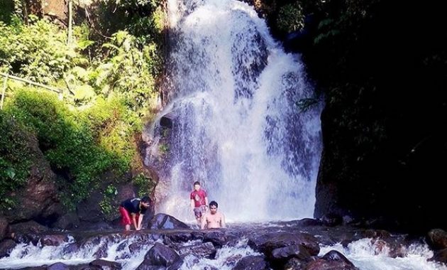 rasakan keindahan dengan balutan misteri? buktikan di curug cipamingkis bogor