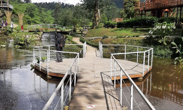 rasakan sensasi menginap di ecopark curug tilu rancabali untuk mendapatkan suasana yang baru!