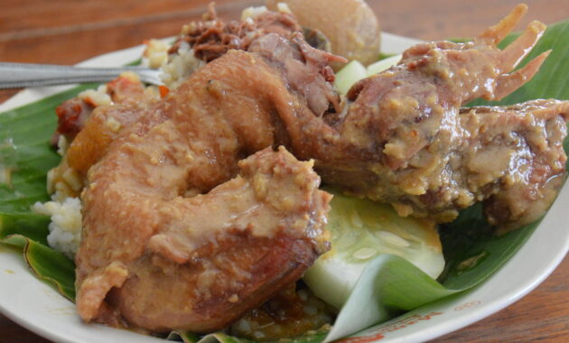 rekomendasi nasi gudeg di semarang yang legit dengan harga murah, yakin ngga mau coba?