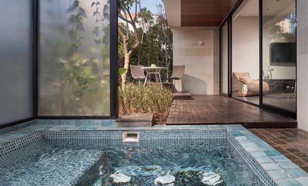 renaissance uluwatu, resort mewah di atas tebing dengan pemandangan pantai dan lingkungan asri