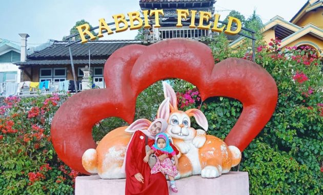 rumah hobbit malang buka jam berapa?, Keindahan Alam, Menarik dan Lucu, Harga Tiket Masuk, Fasilitas Yang Ada, Rute Menuju Lokasi