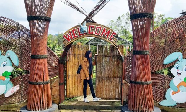 Rumah Hobbit Malang Buka Jam Berapa?