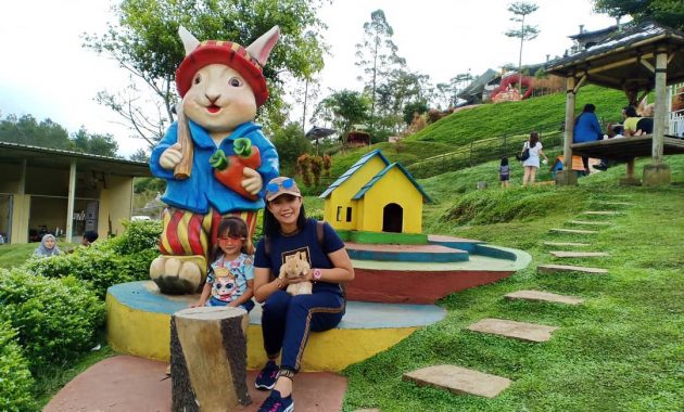 rumah hobbit malang buka jam berapa?, Keindahan Alam, Menarik dan Lucu, Harga Tiket Masuk, Fasilitas Yang Ada, Rute Menuju Lokasi