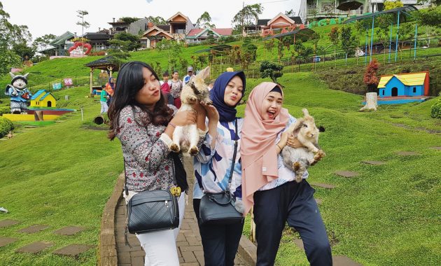 rumah hobbit malang buka jam berapa?, Keindahan Alam, Menarik dan Lucu, Harga Tiket Masuk, Fasilitas Yang Ada, Rute Menuju Lokasi