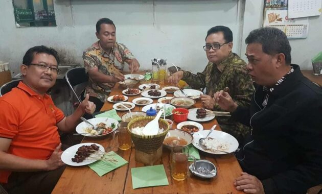 sate kambing hanjawar, kuliner favorit wisatawan puncak