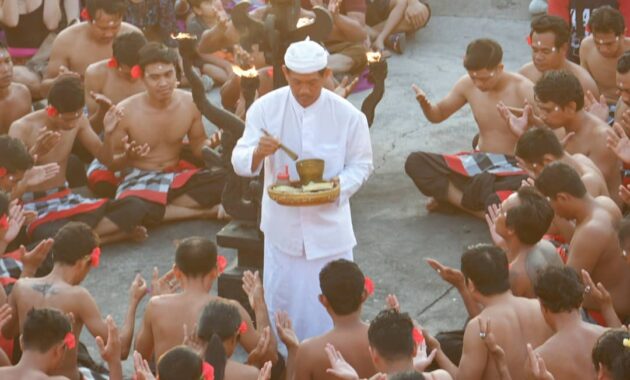 sejarah singkat tari kecak bali