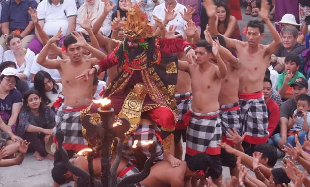 sejarah singkat tari kecak bali