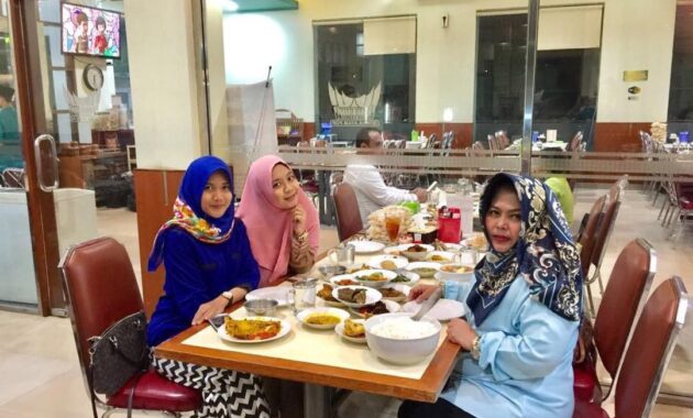 sempatkan mampir ke beberapa tempat makan ini jika lagi di cianjur bisa untuk keluarga besar