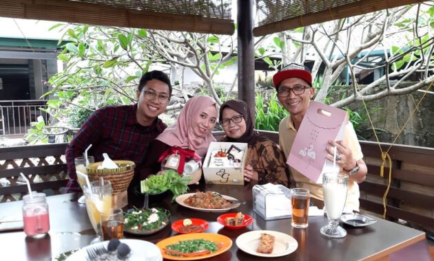 sempatkan mampir ke beberapa tempat makan ini jika lagi di cianjur bisa untuk keluarga besar