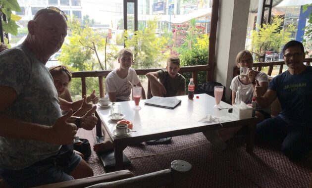sempatkan mampir ke beberapa tempat makan ini jika lagi di cianjur bisa untuk keluarga besar