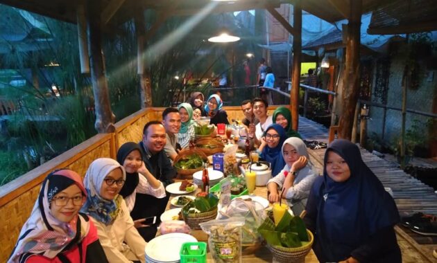 sempatkan mampir ke beberapa tempat makan ini jika lagi di cianjur bisa untuk keluarga besar