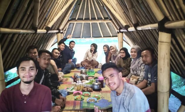 sempatkan mampir ke beberapa tempat makan ini jika lagi di cianjur bisa untuk keluarga besar