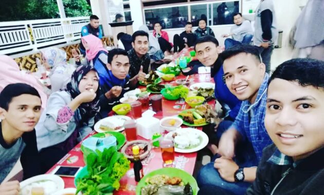 sempatkan mampir ke beberapa tempat makan ini jika lagi di cianjur bisa untuk keluarga besar