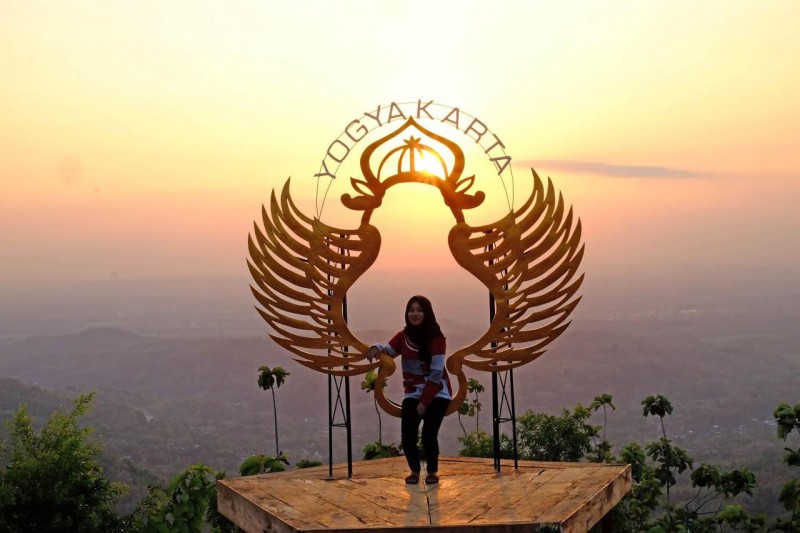 fasilitas seribu batu songgo langit, harga tiket masuk seribu batu songgo langit, keindahan seribu batu songgo langit, puncak seribu batu songgo langit, seribu batu songgo langit, seribu batu songgo langit bantul, sunset di puncak songgo langit, wahana seribu batu songgo langit, wisata seribu batu songgo langit, seribu batu songgo langit: harga tarik, daya tarik, aktivitas seru dll