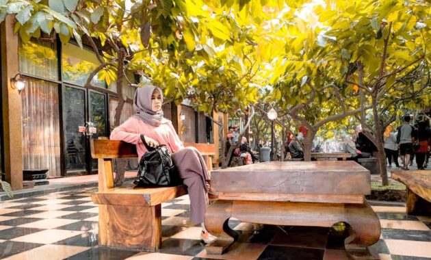serunya berwisata di kampung coklat blitar, bersenang-senang sambil belajar, Harga Tiket Masuk, Jalan Menuju Lokasi, Fasilitas, Mengenai Kampung Cokelat
