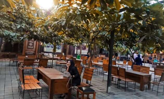 serunya berwisata di kampung coklat blitar, bersenang-senang sambil belajar, Harga Tiket Masuk, Jalan Menuju Lokasi, Fasilitas, Mengenai Kampung Cokelat