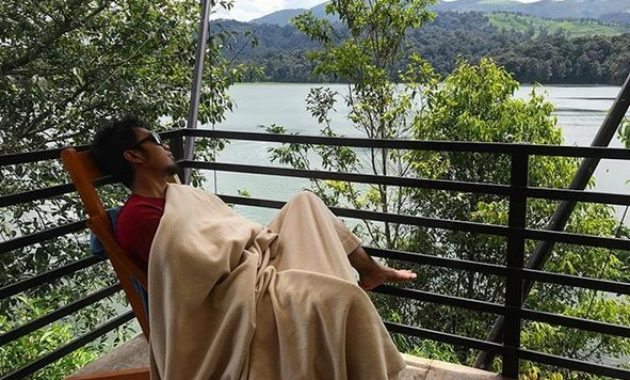 serunya camping ala hotel mewah di glamping lakeside rancabali bandung, Keseruan Menginap di Glamping Lakeside Rancabali, Indahnya Pemandangan Glamping Lakeside Rancabali, Tent Resort dengan Berbagai Wahana Permainan, Wisata Kuliner di Pinisi Resto, Rute Menuju ke Lokasi