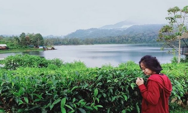 serunya camping ala hotel mewah di glamping lakeside rancabali bandung, Keseruan Menginap di Glamping Lakeside Rancabali, Indahnya Pemandangan Glamping Lakeside Rancabali, Tent Resort dengan Berbagai Wahana Permainan, Wisata Kuliner di Pinisi Resto, Rute Menuju ke Lokasi