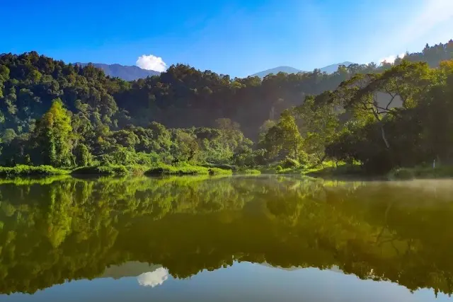 Situ Gunung, Destinasi Wisata Alam dengan Tempat Camping Seru di Sukabumi