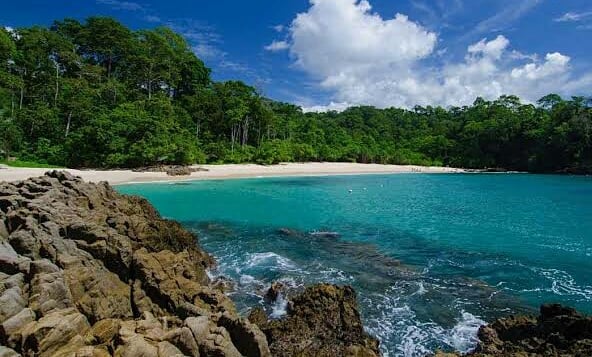 snorkeling di pantai green bay, Banyak Destinasi, Keindahan Potensi, Rute Menuju Lokasi, Jam Buka, Harga Tiket Masuk