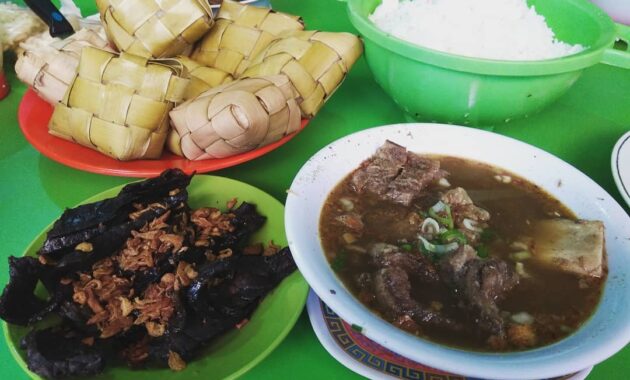 sop konro bca, kuliner dalam gang sempit paling laris di balikpapan