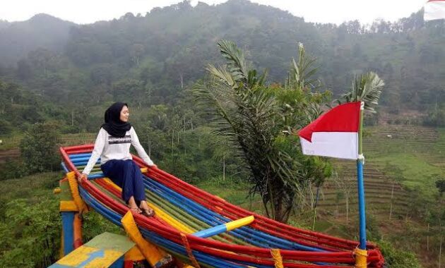 tak hanya cina, indonesia juga punya 7 spot bukit pelangi yang instagenic