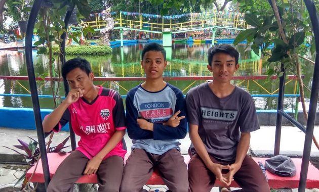 taman air pagora kediri, anak anak banyak yang suka kolam renangnya