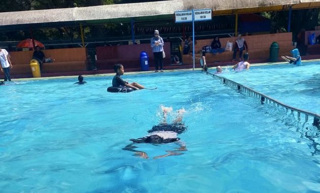 taman air pagora kediri, anak anak banyak yang suka kolam renangnya