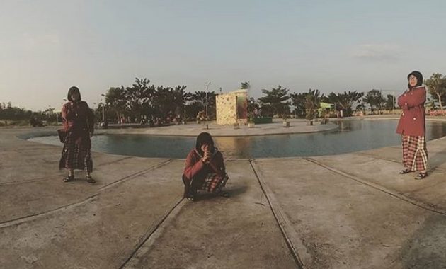taman pandan wilis, tempat wisata yang diapit dua gunung di nganjuk