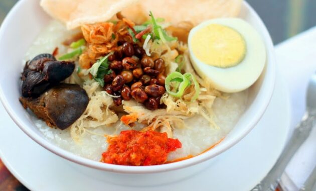 Termaknyus! Daftar Bubur Ayam Yang Recommended di Makassar