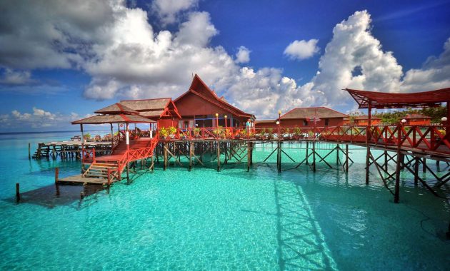 tertarik jelajah derawan dengan cara backpacking? tips ini wajib diikuti!