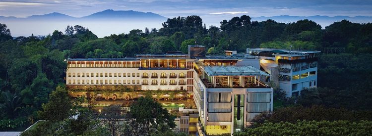 hotel dengan kolam renang di bandung, hotel di bandung, hotel terbaik di bandung, hotel terlengkap di bandung, hotel termewah di bandung, hotel ternyaman di bandung, the best! 8 hotel di bandung: terbaik, ternyaman buat staycation