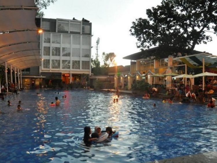 hotel dengan kolam renang di bandung, hotel di bandung, hotel terbaik di bandung, hotel terlengkap di bandung, hotel termewah di bandung, hotel ternyaman di bandung, the best! 8 hotel di bandung: terbaik, ternyaman buat staycation