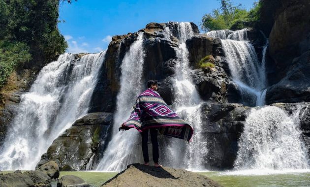 top 10+ air terjun cantik di sekitaran bandung paling mempesona dan mana yang masih tersembunyi?