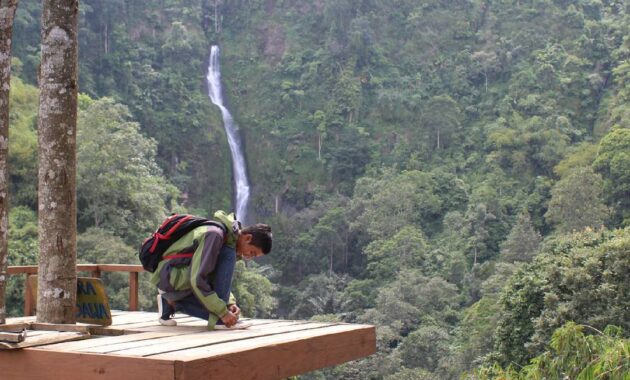 top 10+ air terjun cantik di sekitaran bandung paling mempesona dan mana yang masih tersembunyi?