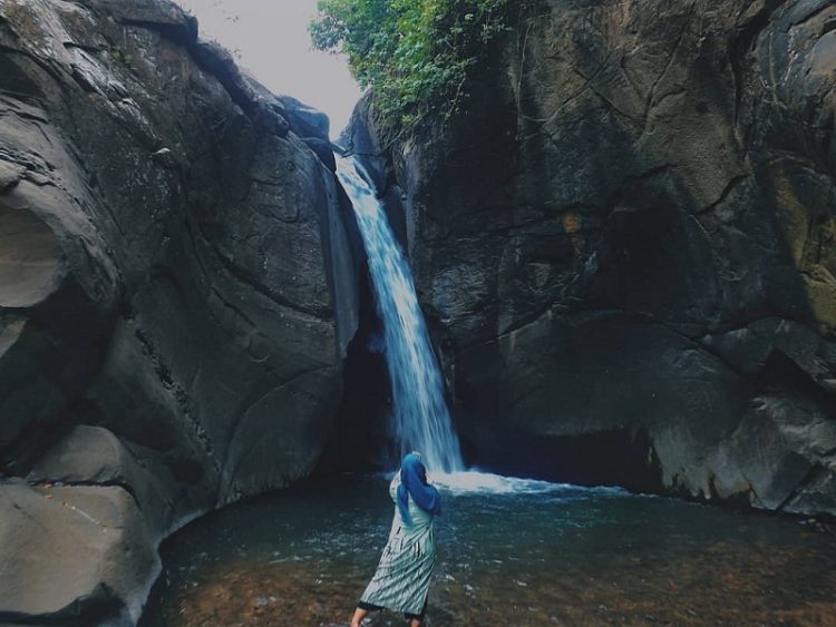 air terjun brebes, air terjun di brebes, air terjun terbaik di brebes, curug brebes, curug di brebes, objek wisata alam di brebes, wisata alam brebes, wisata brebes, top 10+ air terjun di brebes terbaru & terhits, review lokasi, tiket, fasilitas dll