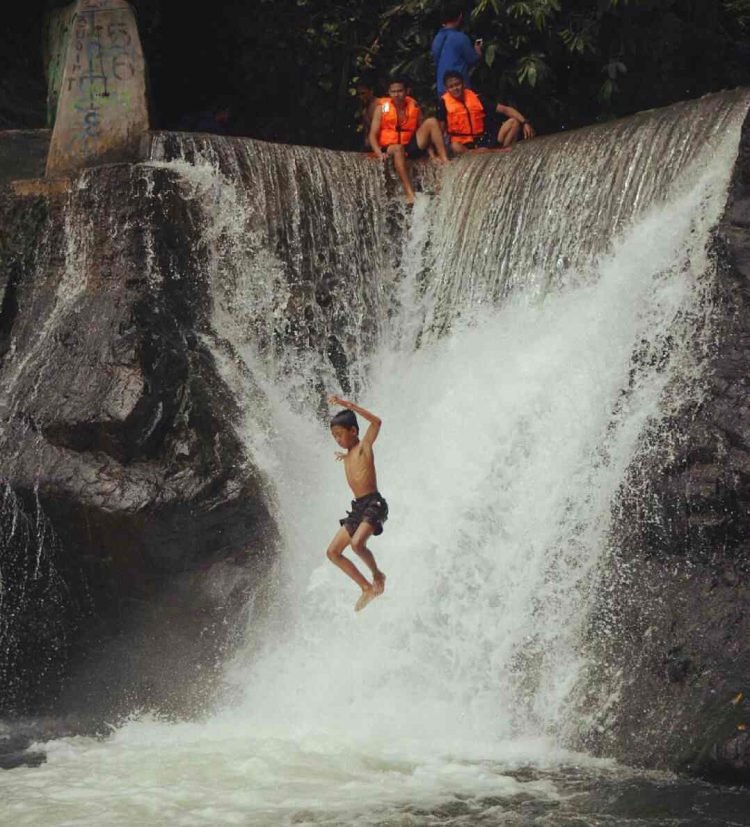 air terjun di karawang, curug cigentis, curug di karawang, curug karawang, rekreasi air terjun di karawang, wisata air terjun di karawang, wisata alam di karawang, wisata curug di karawang, top 10+ curug di karawang terbaik & terhits, air terjun paling indah memukau!