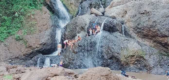 air terjun di pangandaran, curug di pangandaran, objek wisata air terjun di pangandaran, rekomendasi curug di pangandaran, rekomendasi curug di pangandaran terbaik, wisata alam di pangandaran, top 10+ curug di pangandaran terbaik & terhits, air terjun green canyon